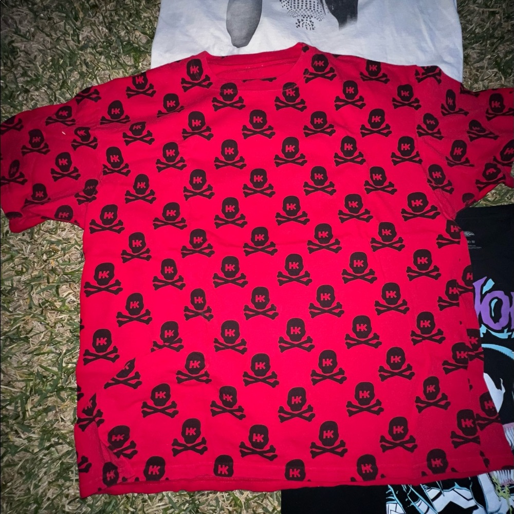 ALL OVER SKULLS